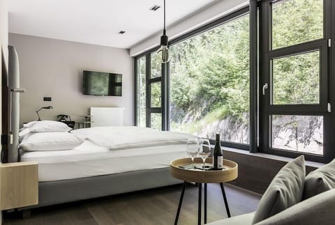 Basic Double Room | Hypo-allergenic bedding, down comforters, in-room safe, desk