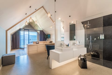 OWNER'S LOFT | Hypo-allergenic bedding, down comforters, in-room safe, desk