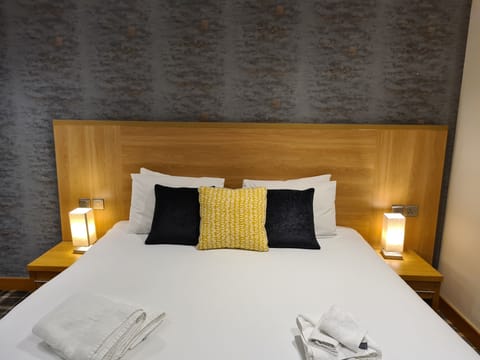 Deluxe Double Room, 5 Bedrooms, Courtyard View | Egyptian cotton sheets, premium bedding, Select Comfort beds