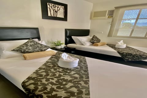 Double Room | In-room safe, desk, blackout drapes, free WiFi