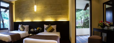 Deluxe Twin Room | In-room safe, desk, rollaway beds, wheelchair access