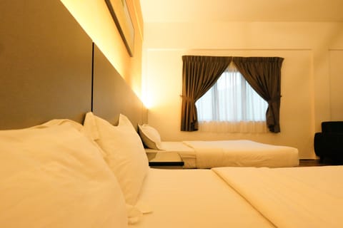 Superior Quadruple Room | Desk, free WiFi, bed sheets