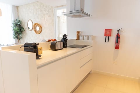 Exclusive Apartment | Private kitchen | Fridge, microwave, oven, stovetop