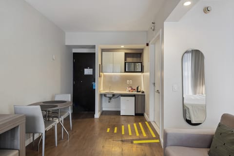 Studio Suite, 1 Queen Bed, Accessible | Minibar, in-room safe, desk, laptop workspace