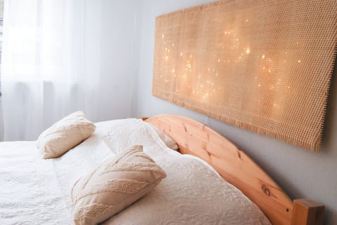 Comfort Suite | Hypo-allergenic bedding, in-room safe, blackout drapes