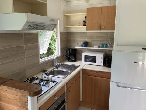 Les Saintes | Private kitchen | Fridge, microwave, toaster, highchair