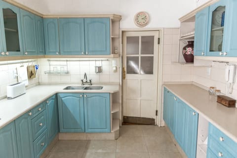 House | Private kitchen | Full-size fridge, microwave, oven, stovetop