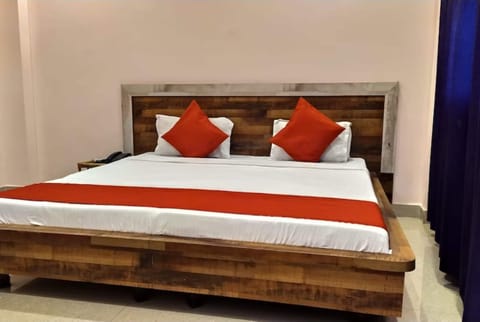 Deluxe Double Room | Free WiFi, bed sheets