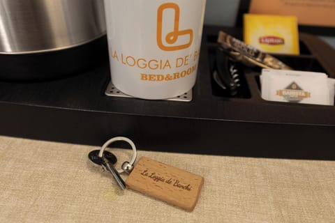 Double Room, 1 Queen Bed, Non Smoking, Private Bathroom | Coffee and/or coffee maker