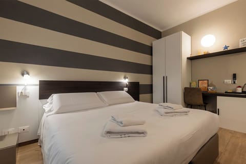 Double or Twin Room, Non Smoking, Private Bathroom | 1 bedroom, Egyptian cotton sheets, hypo-allergenic bedding