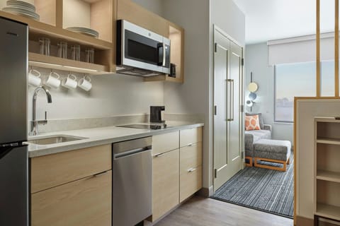 Studio, 1 King Bed, Non Smoking | Private kitchen | Full-size fridge, microwave, stovetop, dishwasher