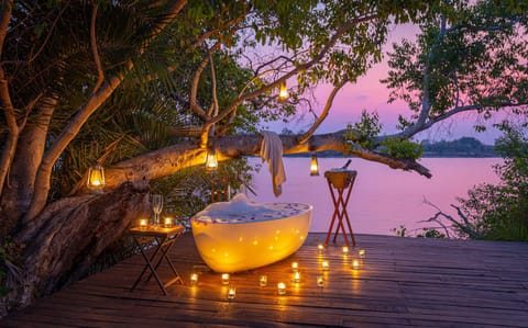 Luxury Tent | Deep soaking bathtub