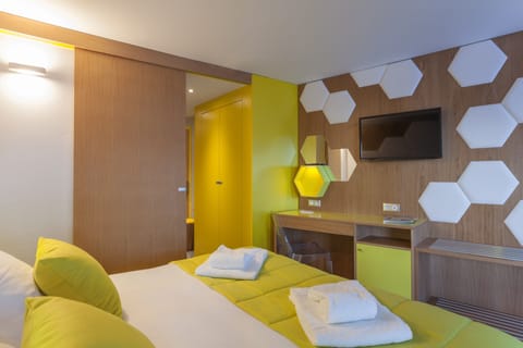 Superior Double or Twin Room | 1 bedroom, minibar, in-room safe, desk