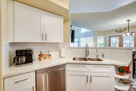 House (3 Bedrooms) | Private kitchen | Microwave, oven, stovetop, dishwasher