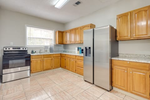 House (2 Bedrooms) | Private kitchen | Microwave, oven, stovetop, dishwasher