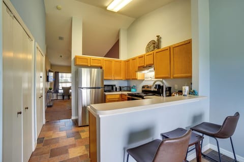 Apartment (2 Bedrooms) | Private kitchen | Microwave, oven, stovetop, dishwasher