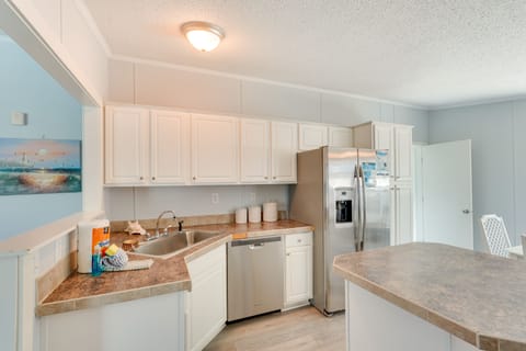 House (3 Bedrooms) | Private kitchen | Microwave, oven, stovetop, dishwasher