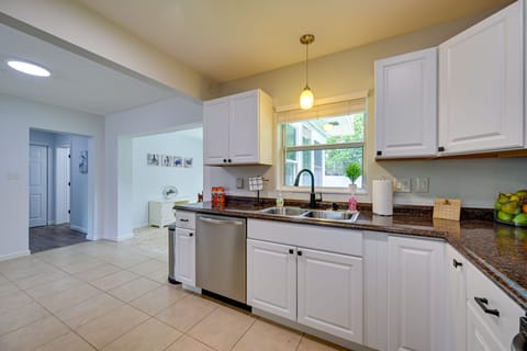 House (3 Bedrooms) | Private kitchen | Microwave, oven, stovetop, dishwasher