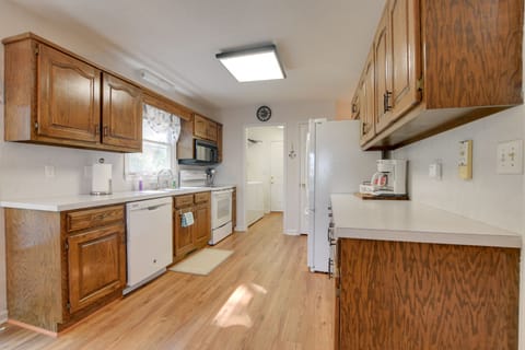 House (3 Bedrooms) | Private kitchen | Microwave, oven, stovetop, dishwasher