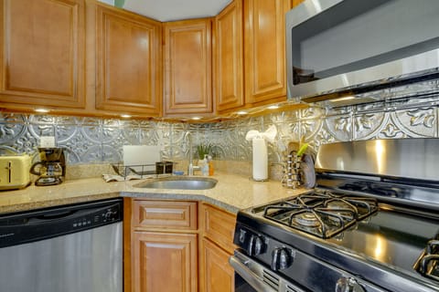 Apartment (1 Bedroom) | Private kitchen | Microwave, oven, stovetop, dishwasher