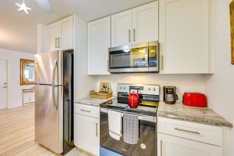 House (3 Bedrooms) | Private kitchen | Microwave, oven, stovetop, dishwasher