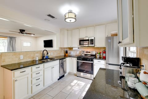 House (2 Bedrooms) | Private kitchen | Microwave, oven, stovetop, dishwasher