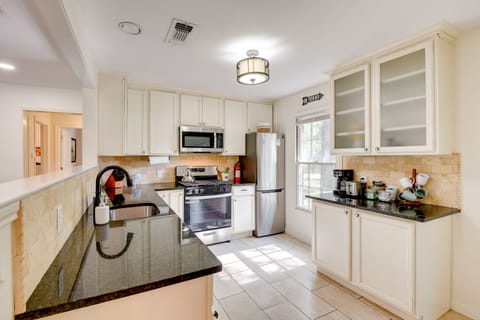 House (2 Bedrooms) | Private kitchen | Microwave, oven, stovetop, dishwasher