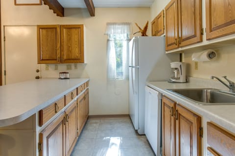 Apartment (2 Bedrooms) | Private kitchen | Microwave, oven, stovetop, dishwasher