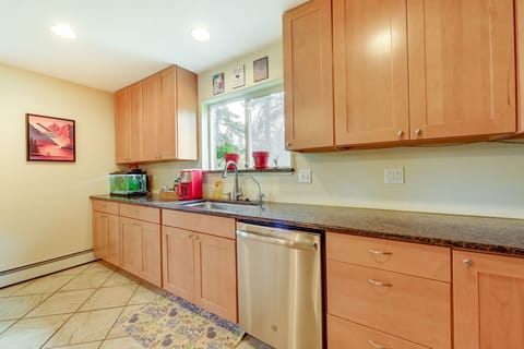 House (2 Bedrooms) | Private kitchen | Microwave, oven, stovetop, dishwasher