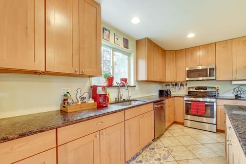 House (2 Bedrooms) | Private kitchen | Microwave, oven, stovetop, dishwasher