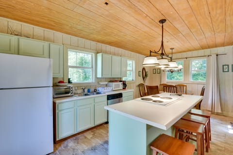 Cottage (3 Bedrooms) | Private kitchen | Microwave, oven, stovetop, dishwasher