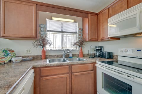 Apartment (1 Bedroom) | Private kitchen | Dishwasher