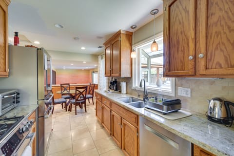 House (2 Bedrooms) | Private kitchen | Microwave, oven, stovetop, dishwasher