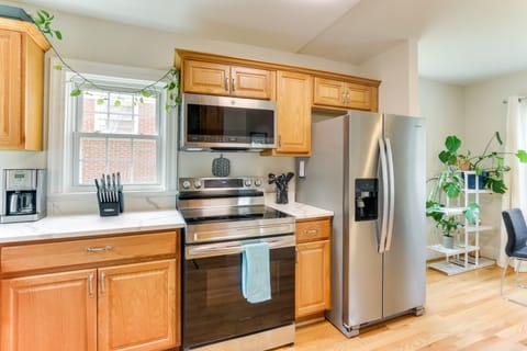 House (2 Bedrooms) | Private kitchen | Microwave, oven, stovetop, dishwasher