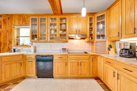 House (3 Bedrooms) | Private kitchen | Microwave, oven, stovetop, dishwasher