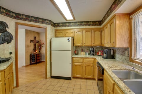 Apartment (3 Bedrooms) | Private kitchen | Microwave, oven, stovetop, dishwasher