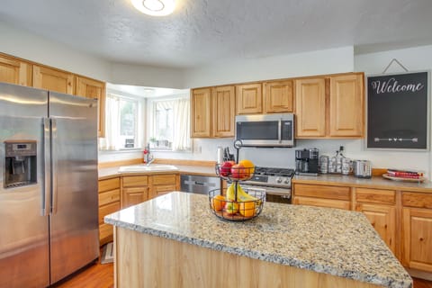 House (3 Bedrooms) | Private kitchen | Microwave, oven, stovetop, dishwasher