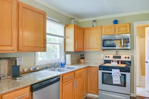 House (3 Bedrooms) | Private kitchen | Microwave, oven, stovetop, dishwasher