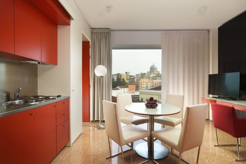 Breakfast and dinner served