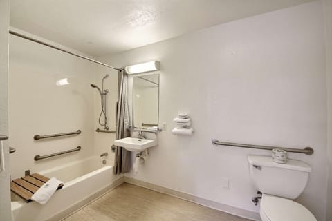 Combined shower/tub, towels, soap, toilet paper