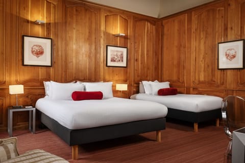 Room, 1 Double Bed | Premium bedding, pillowtop beds, minibar, in-room safe