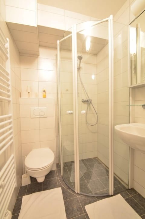 Studio, 1 Doublebed, Non Smoking, Kitchenette, 50€ cleaning fee on top of the rate | Bathroom | Hair dryer, towels