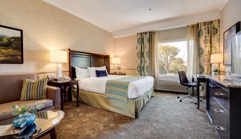 King Studio Suite | Premium bedding, down comforters, pillowtop beds, desk