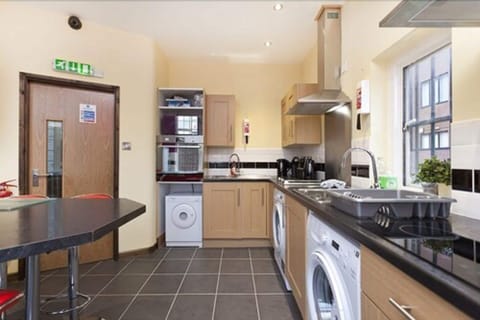 7 Bedroom Apartment (183 Huntingdon Street, NG1 3NL) | Private kitchen | Full-size fridge, microwave, oven, stovetop