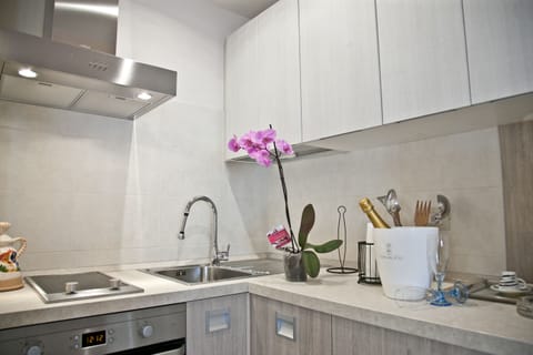 Classic Triple Room, 1 Bedroom | Private kitchen