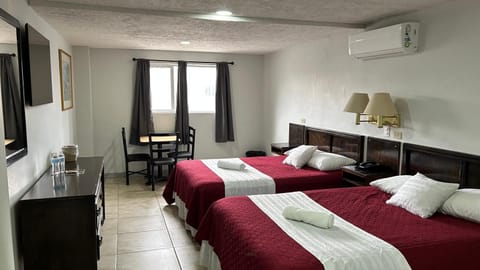 Single Room | Hypo-allergenic bedding, desk, laptop workspace, bed sheets