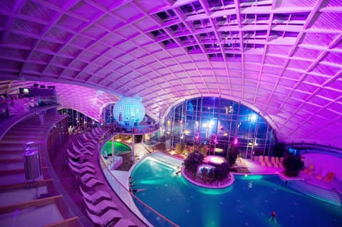 5 indoor pools, outdoor pool, sun loungers