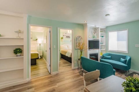Family Suite, 2 Bedrooms, Non Smoking, Kitchenette | Premium bedding, free WiFi, bed sheets