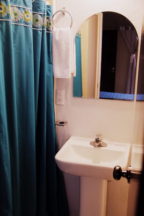 Junior Double Room | Bathroom sink