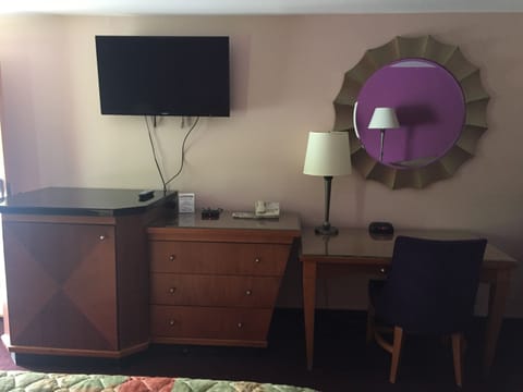 Standard Room, 1 King Bed, Non Smoking | Desk, free WiFi